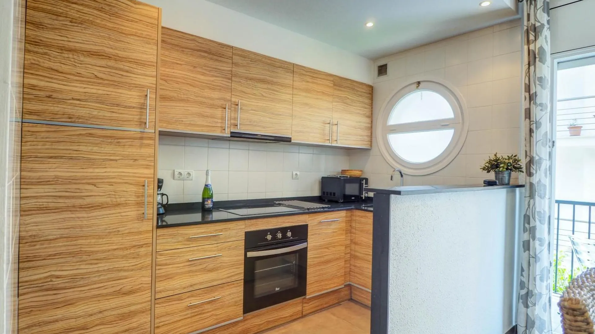 Zafiro Apartment By Hello Homes Sitges Spain